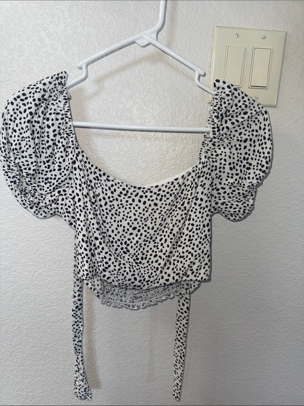 Altard State Dotted Puff-Sleeve Crop Top - Black on White